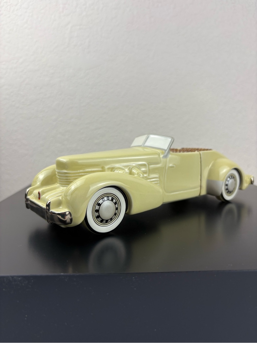 Vintage Avon 1937 Cord 812 4 Seater Phaeton Ceramic Replica.